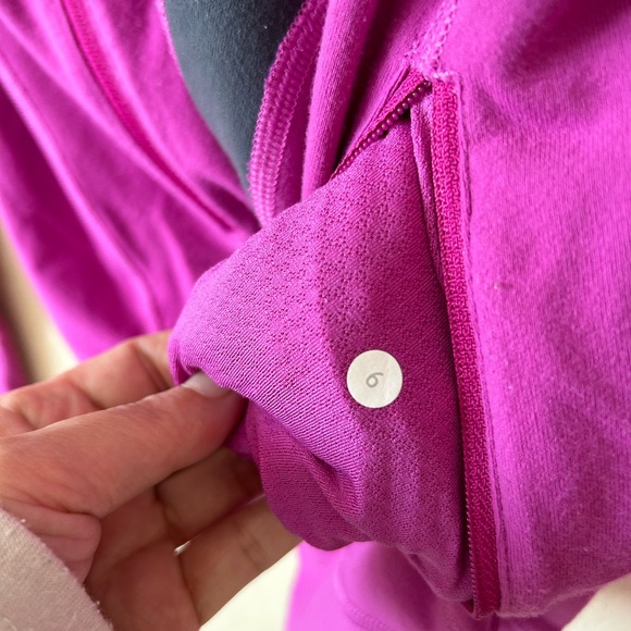 Lululemon Zippered Workout Jacket Size 6 - Picture 4 of 7